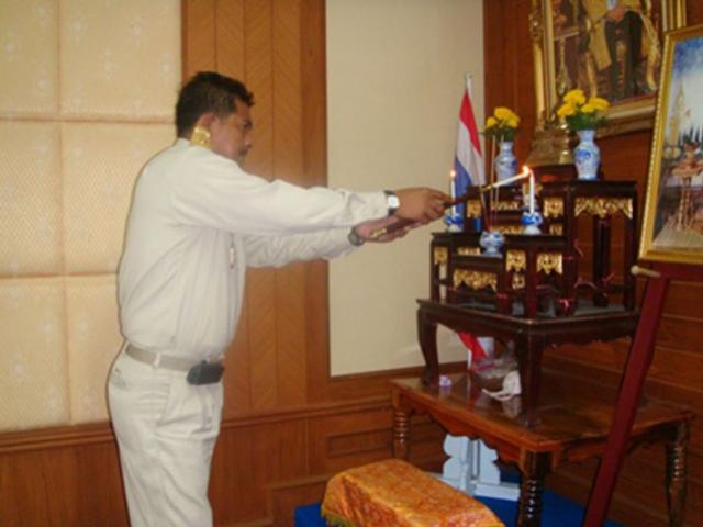 ประมวลภาพ..นายก อบต.เทพราช กล่าวแถลงนโยบายและมีหัวหน้าส่วนราชการ ผู้ใหญ่บ้าน พร้อมประชาชนมาร่วมแสดงค